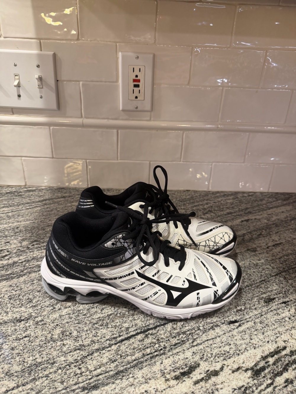 Women’s Mizuno Wave Voltage Size 9.5